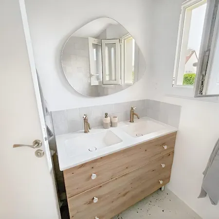 Hébergement de vacances La Maison De - Entre Caen&la Avec Jardin Et Parking Gratuit Ranville